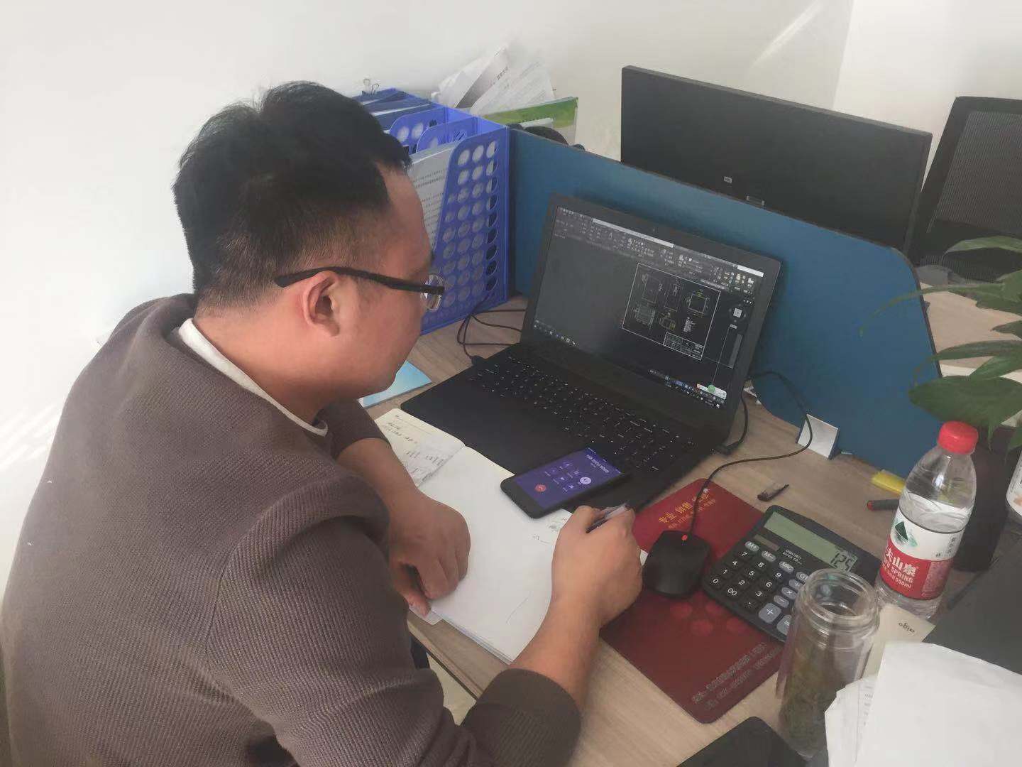 氣力輸送工程師跟客戶溝通 氣力輸送工程師跟客戶溝通